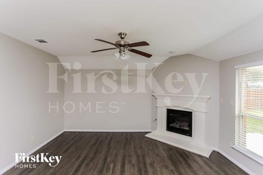 Building Photo - 1001 White Porch Ave