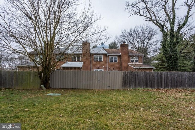 Building Photo - 2313 McGregor Ct