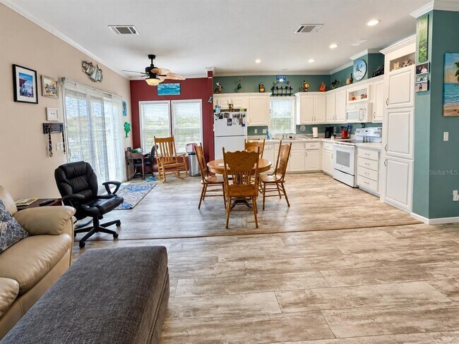 Building Photo - 6519 Oregon St