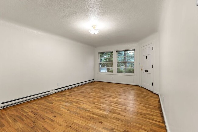 Building Photo - 6610 E Burnside St