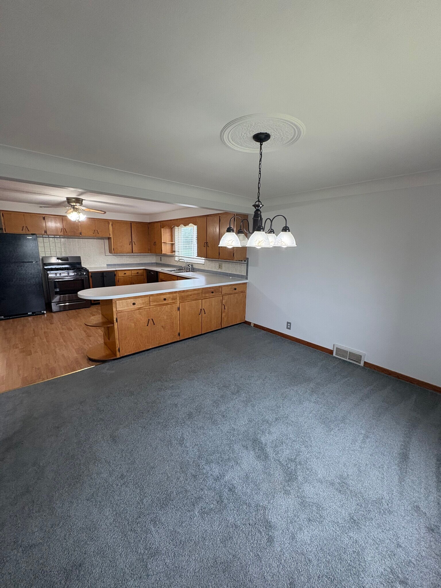 Building Photo - 49 S Youngs Rd