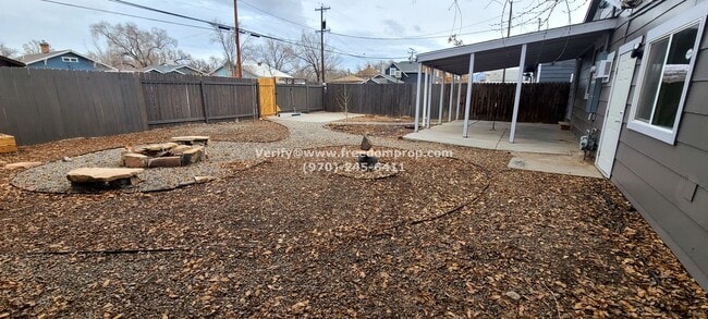 Building Photo - Updated through out!  Great 2 bedroom 1.5 ...