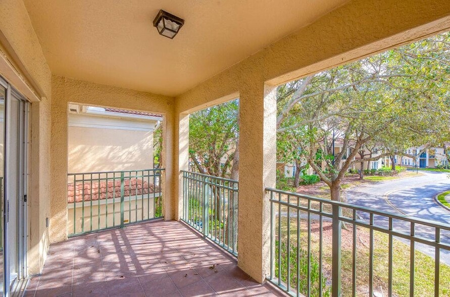 Building Photo - 2400 Centergate Dr