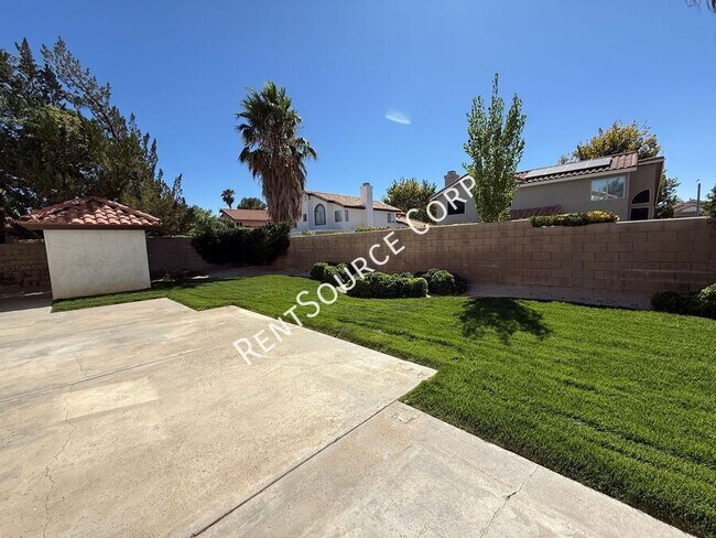 Building Photo - 40055 Castana Ln