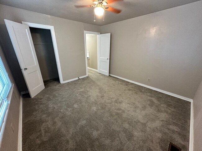 Building Photo - 2 Bed 1 bath NE OKC
