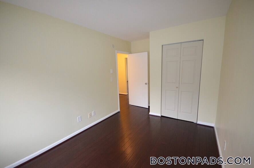 Building Photo - 128 Marginal St