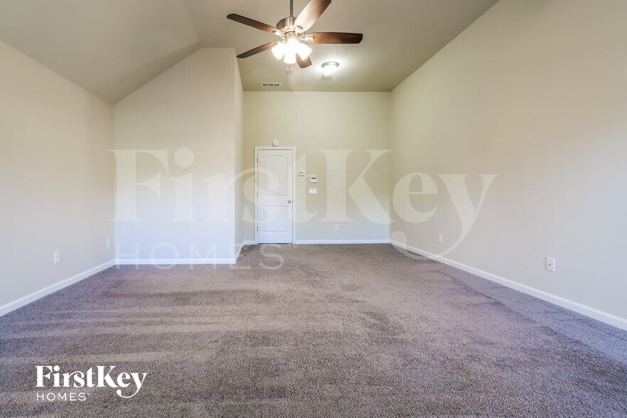 Building Photo - 6013 Cloverfield Way