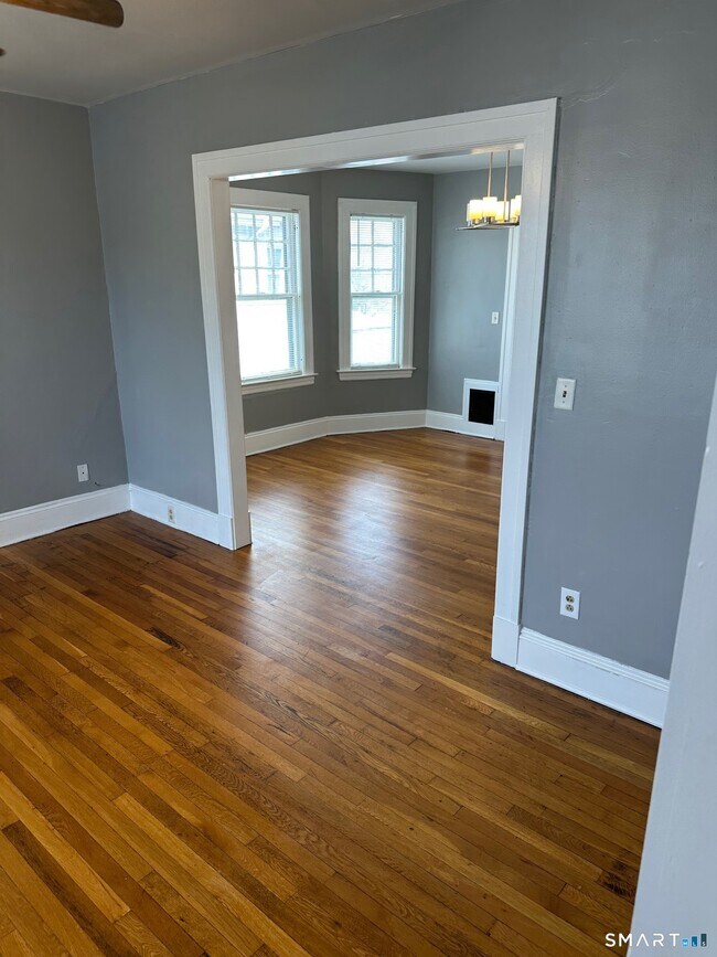 Building Photo - 448 Hillside Ave