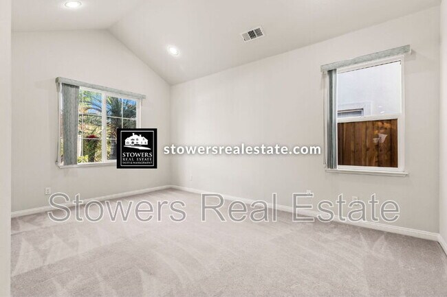 Building Photo - 1570 Eastlake Cir