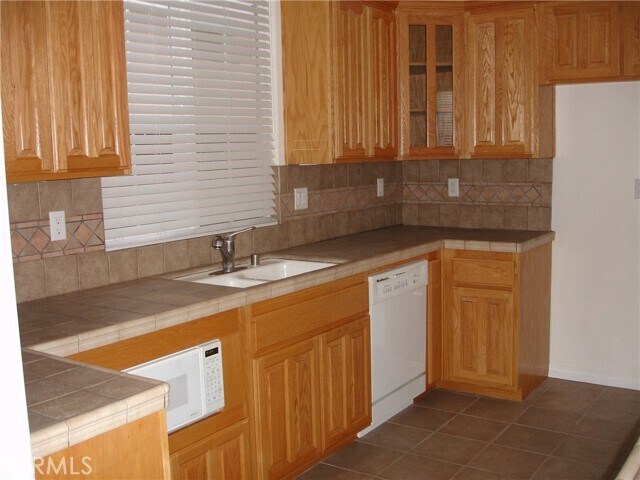 Building Photo - 504 Dahlia Ave