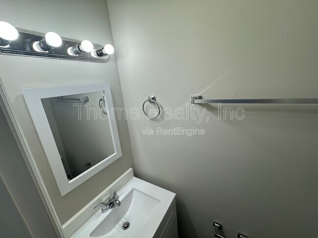 Building Photo - 616 S Boddie St