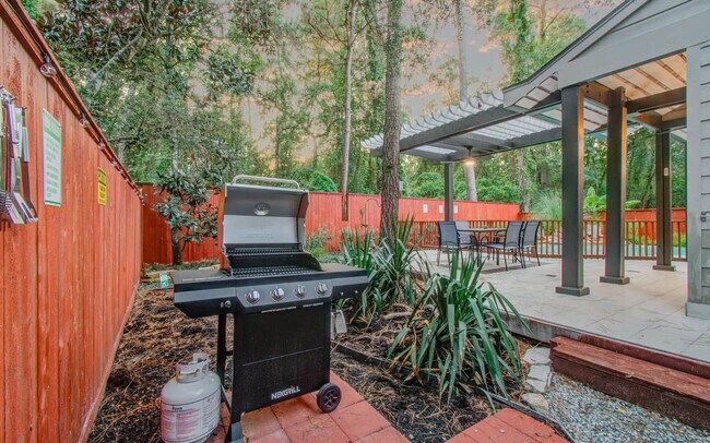 Building Photo - 35 Alden Glen Dr