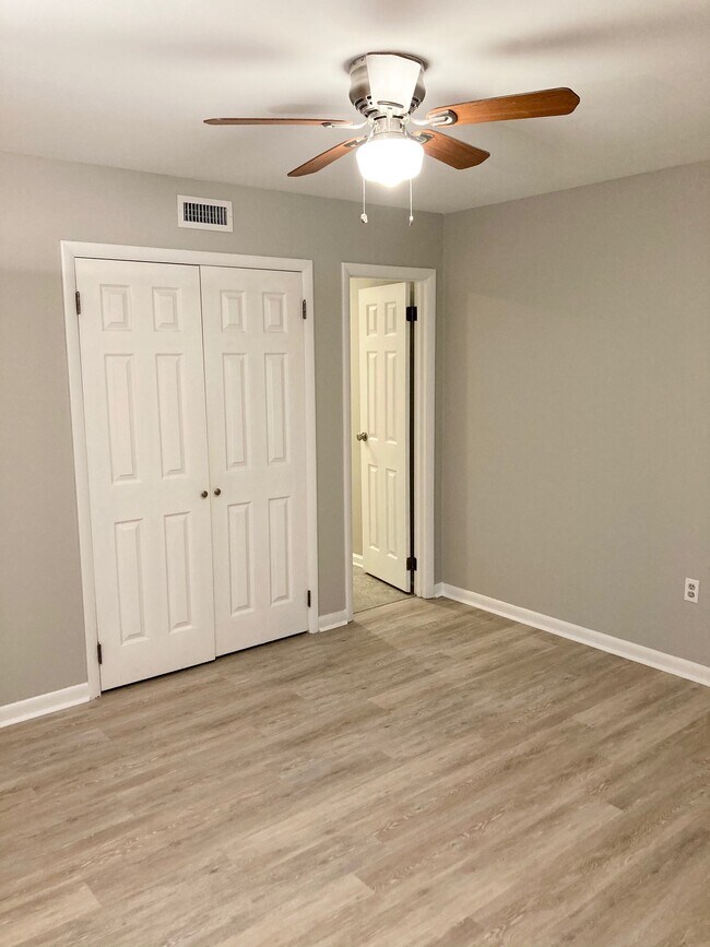 Building Photo - 141 Lamotte Dr