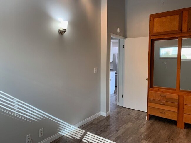 Building Photo - Silverstrand | Oxnard | Newly Renovated 2 Bed + 2 Bath | Office Space!