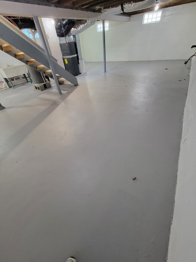 Building Photo - 332 Ashwood Ave