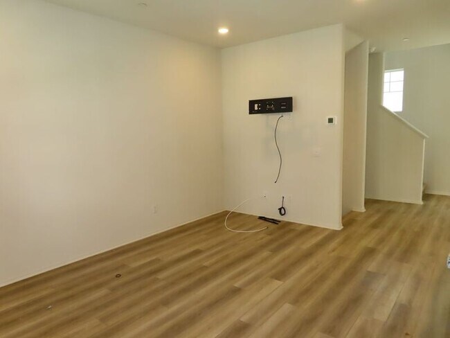 Building Photo - 40585 Melrose Dr