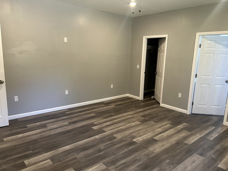 Building Photo - 113 Larry St