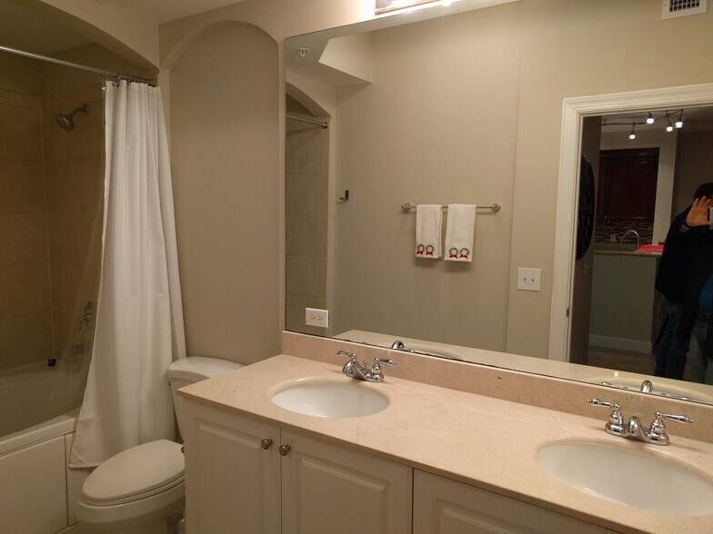 Building Photo - 3210 Renaissance Way