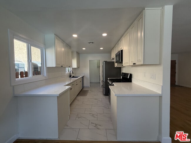 Building Photo - 6223 Enfield Ave