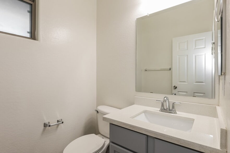 Building Photo - 4043 W Pedro Ln