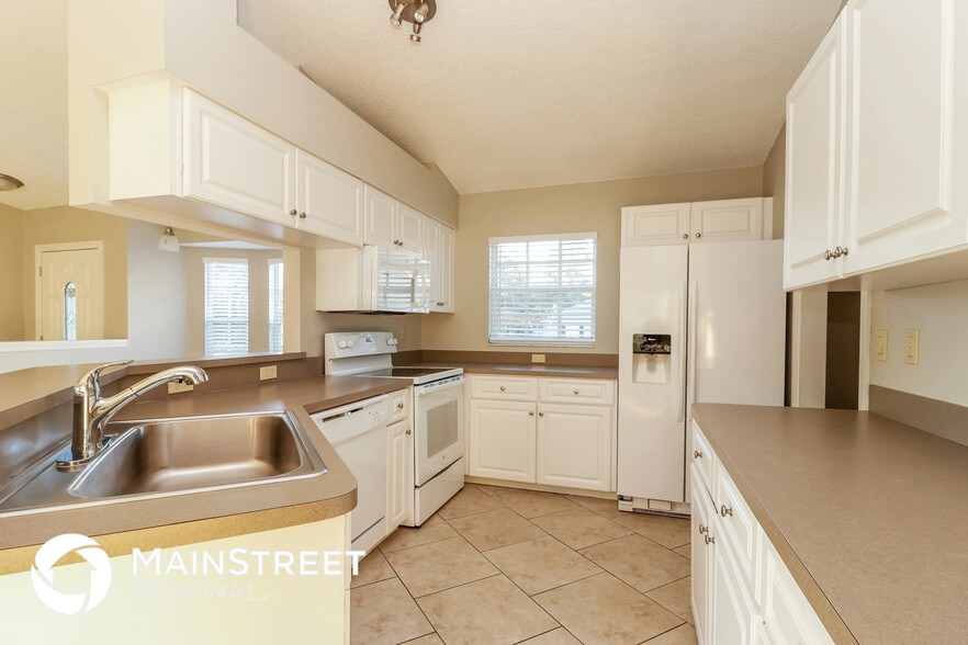 Building Photo - 8318 Colma St
