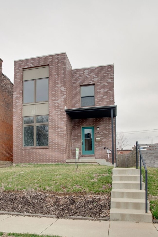 Primary Photo - Modern House!