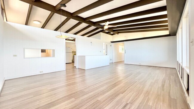 Building Photo - 4202A Sierra Dr
