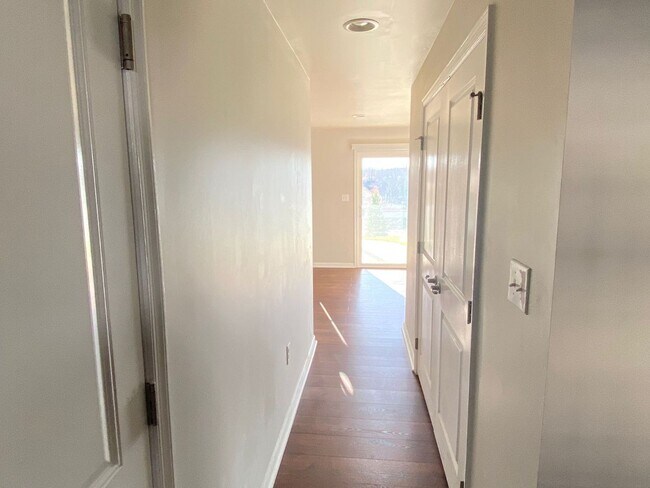 Building Photo - 2033 Elm Tree Ct