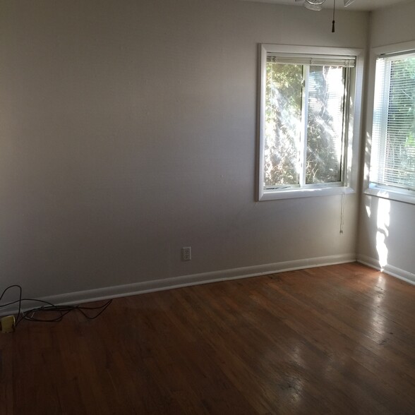 Building Photo - 1810 Hyview Dr.