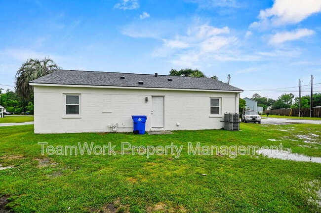 Building Photo - 3042 Terry Dr