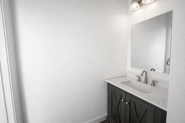 Building Photo - 4 Bed 2.5 Bath NEW MANAGEMENT!!!