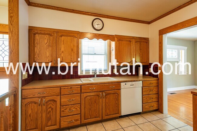 Building Photo - 1475 E Michigan Ave