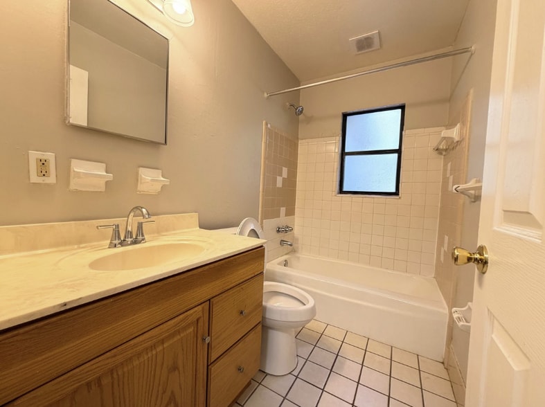 Building Photo - 8308 Doloma Ct