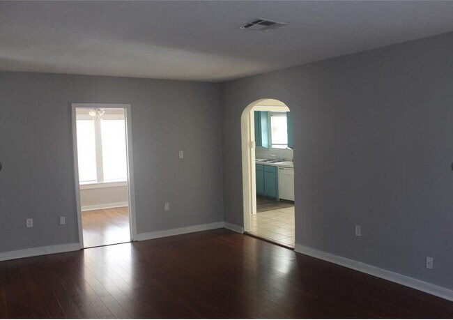 Building Photo - 5106 Jackson St