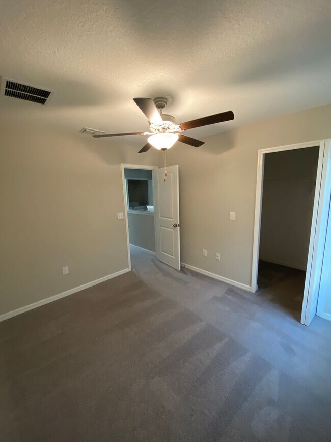 Building Photo - 7012 Samuel Ivy Dr