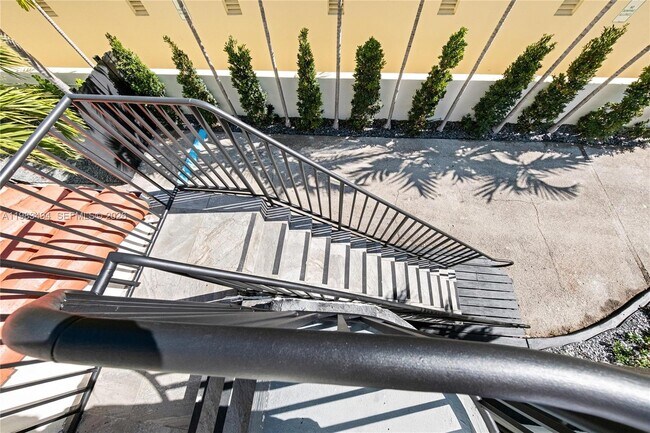 Building Photo - 237 38th St