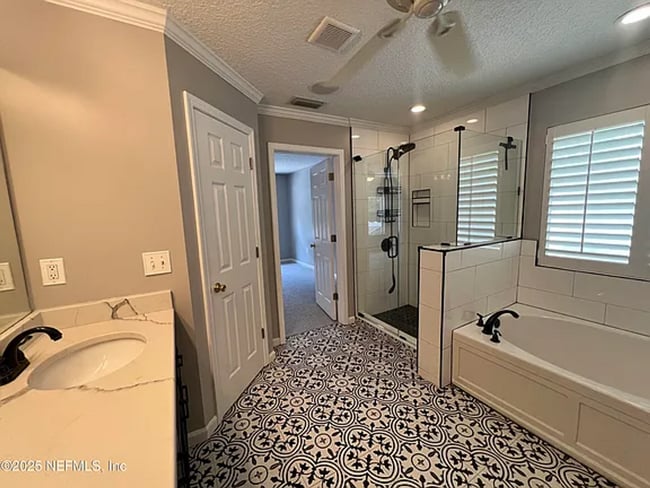 Building Photo - 6 Bedrooms 4 Bathroom 1672 Hammock Grove Lane