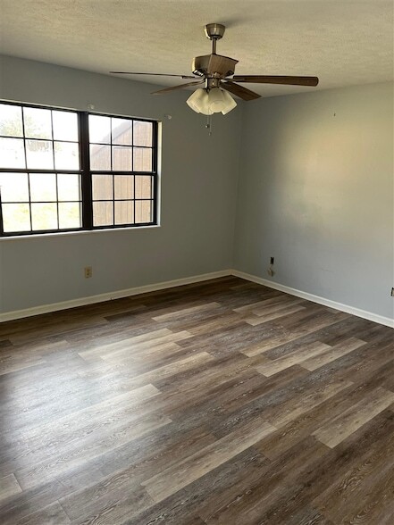 Building Photo - 1012 Windview Pl