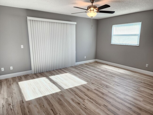 Building Photo - Magnificent 1 bedroom, 1.5 bathroom condo ...