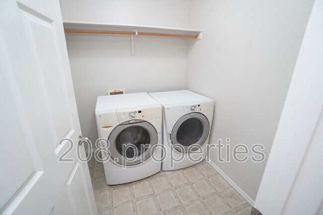 Building Photo - 12303 W Abram Dr