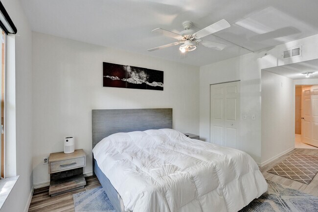 Building Photo - 2113 Tuscany Way