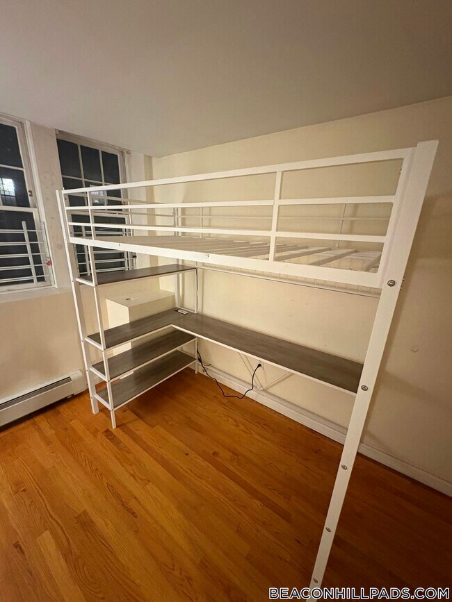 Building Photo - 28 Phillips St