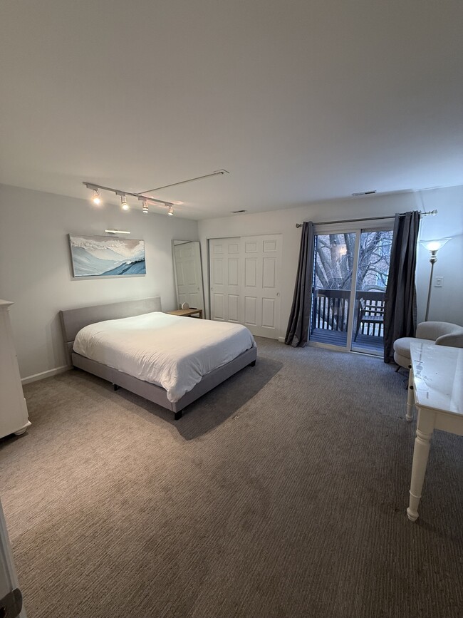 Building Photo - 4444 Lindell Blvd