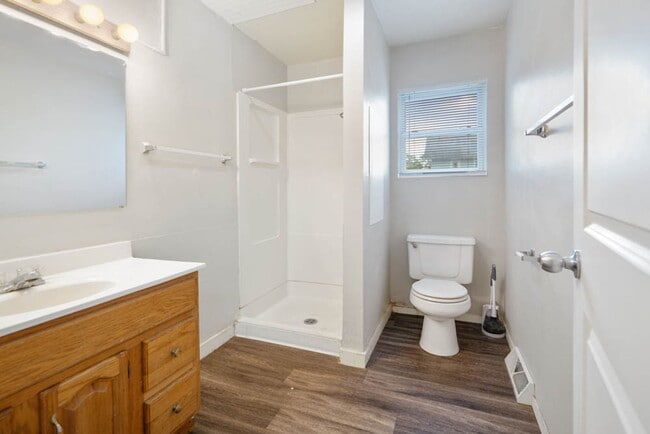 Building Photo - 2118 College St