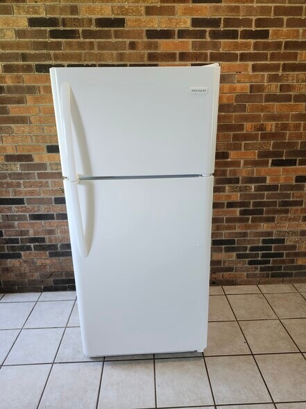 New refrigerator - 6724 Chipewa St