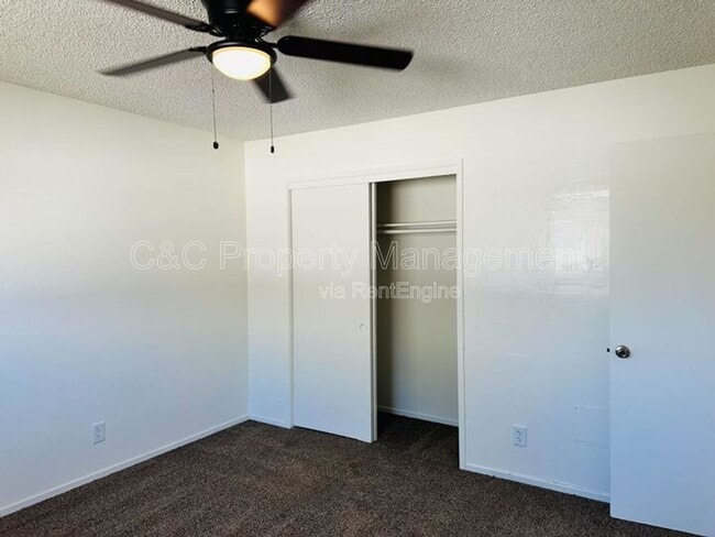 Building Photo - 1668 W Ashlan Ave