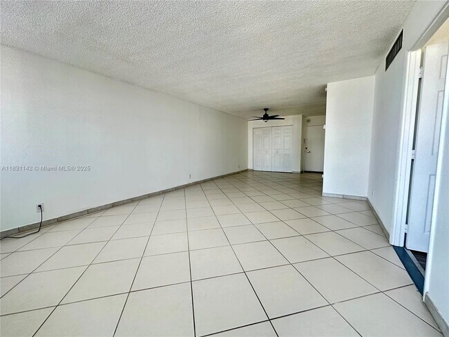 Building Photo - 6770 Indian Creek Dr