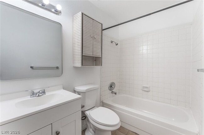 Building Photo - 2257 Exeter Dr