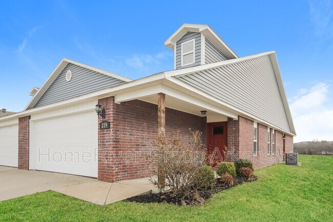 Building Photo - 219 E Anabranch Ct