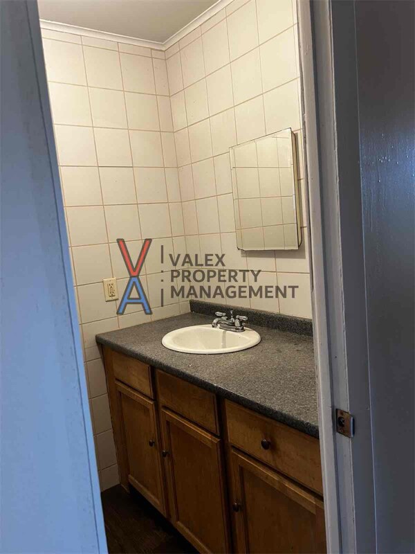 Building Photo - 34 cemetery street